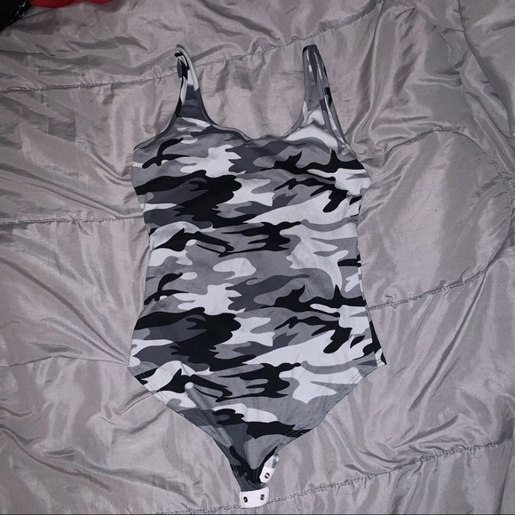 Tops - Camo bodysuit